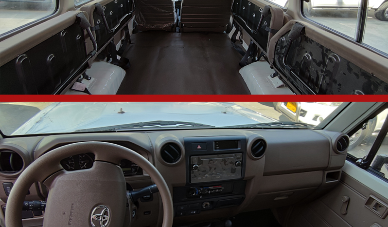 Toyota Landcruiser 78  4WD | 13 Seater | V8 | Diesel full